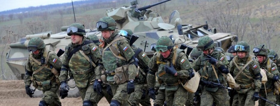 У розвідці підрахували, скільки військових стягує Росія до кордонів України