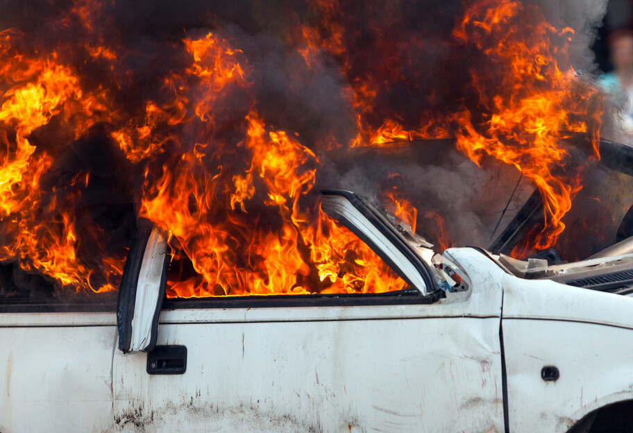 В Киеве 17 апреля сгорело три автомобиля - фото - фото 1
