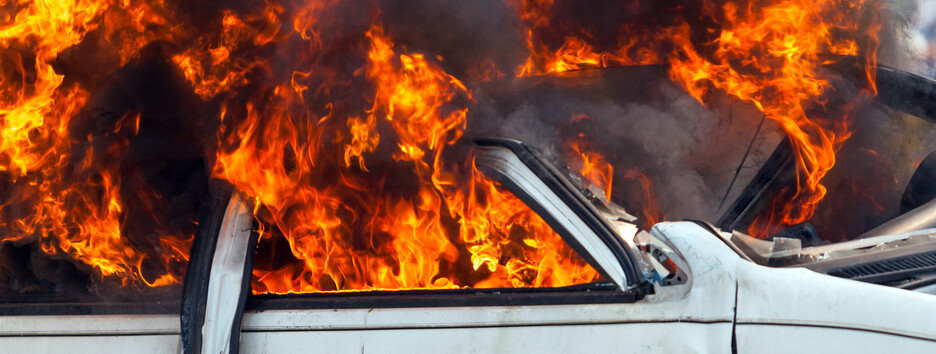 Третье за сутки: в Киеве сгорело авто (фото)