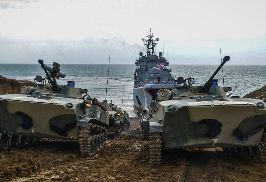 Росія стягує війська - в Криму зібрали десантну групу кораблів  - фото 1