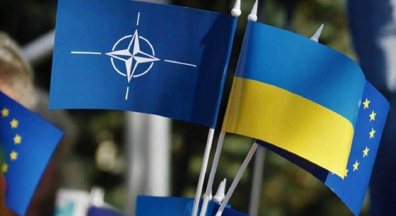 Гибридная поддержка Украины в условиях гибридной войны: почему Запад обеспокоенно наблюдает