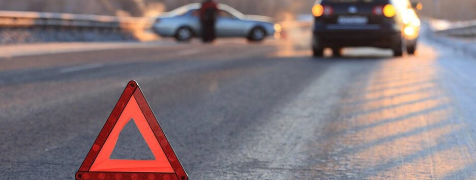 Вибухнув газовий балон: на трасі під Києвом сталася ДТП з постраждалими (відео)