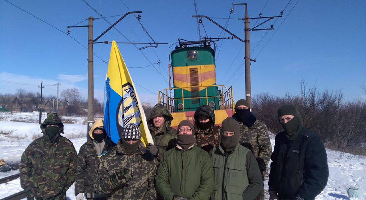 Месяц блокады: будет ли разгон митингующих на дорогах Донбасса?