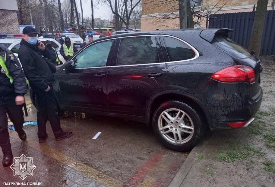ДТП во Львове - пьяный бизнесмен на Porsche дрался с полицейскими - фото 1