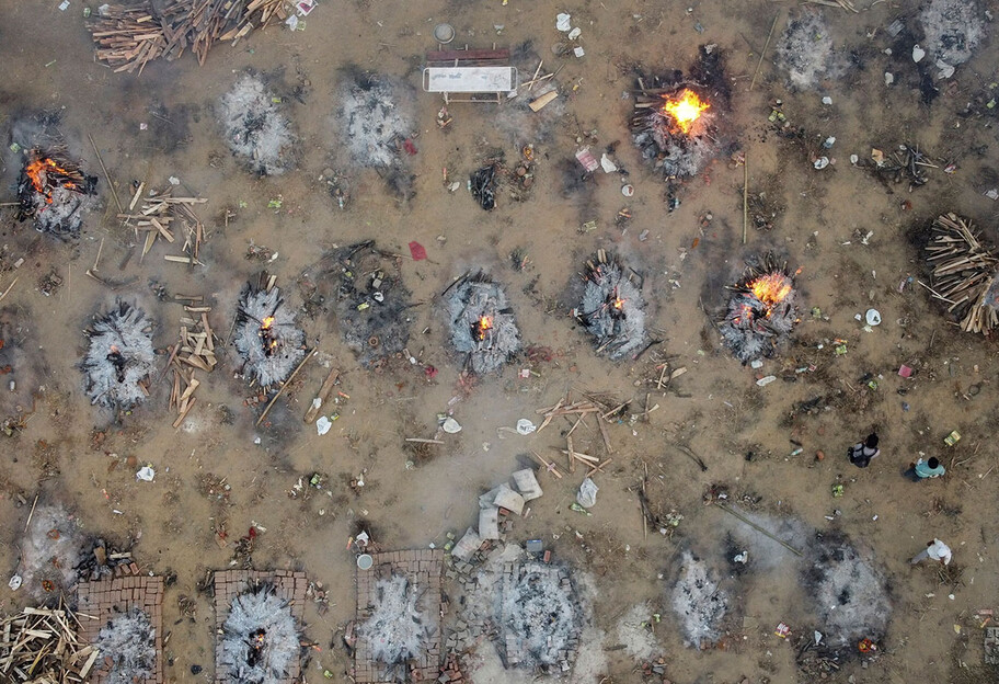 Коронавирус в Индии – крематории не успевают сжигать тела – видео - фото 1