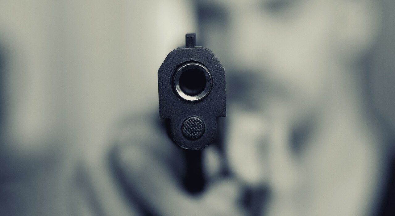 Вийшов до поліції з «травматом»: як затримували київського стрілка (відео) фото