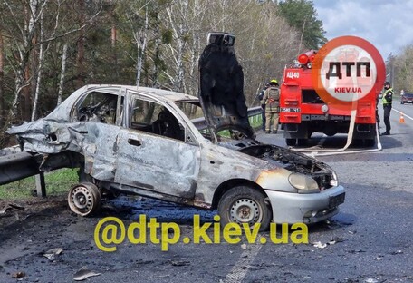 Взрыв автомобиля под Киевом попал на камеру, водитель погиб (видео)