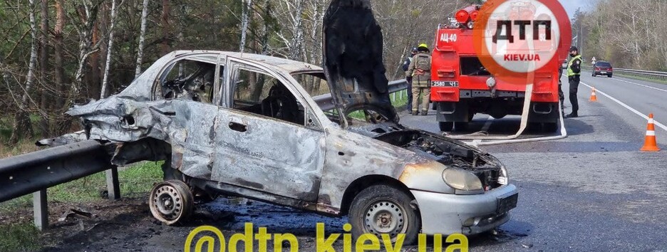 Вибух автомобіля під Києвом потрапив на камеру, водій загинув (відео)