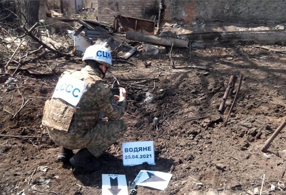 Війна на Донбасі - терористи ДНР обстріляли з мінометів мирне населення Водяного - фото 1