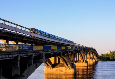 В Киеве на майские праздники частично закроют мост Метро