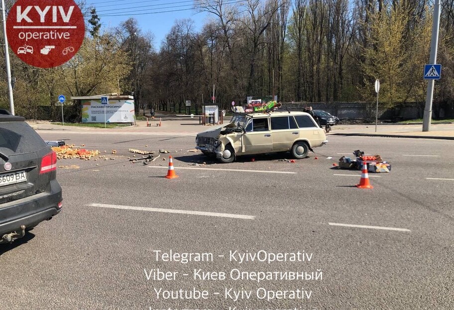 ДТП у Києві - водія ВАЗ затисло в авто від зіткнення з Land Rover - фото - фото 1