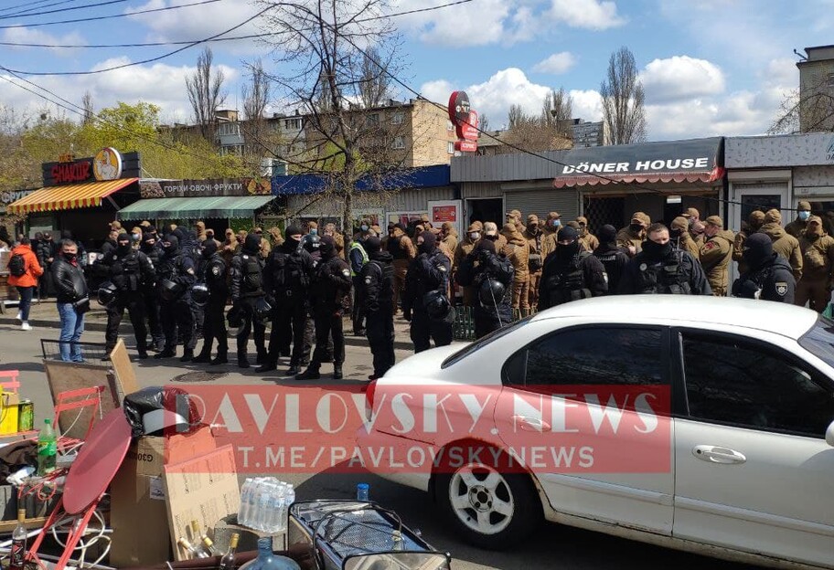 В Киеве сносят МАФы - протесты закончились дракой с полицией - фото 1