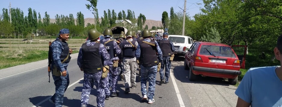 На кордоні Таджикистану та Киргизстану йдуть обстріли: обидві сторони стягують війська (відео)