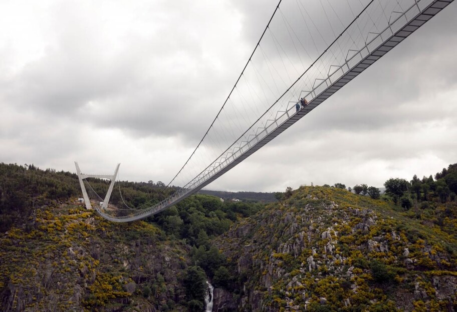 Самый длинный пешеходный мост построили в Португалии - фото, видео - фото 1