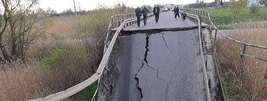 На Львовщине обрушился узкий мост: трасса «Луцк-Львов» закрыта (фото, видео)