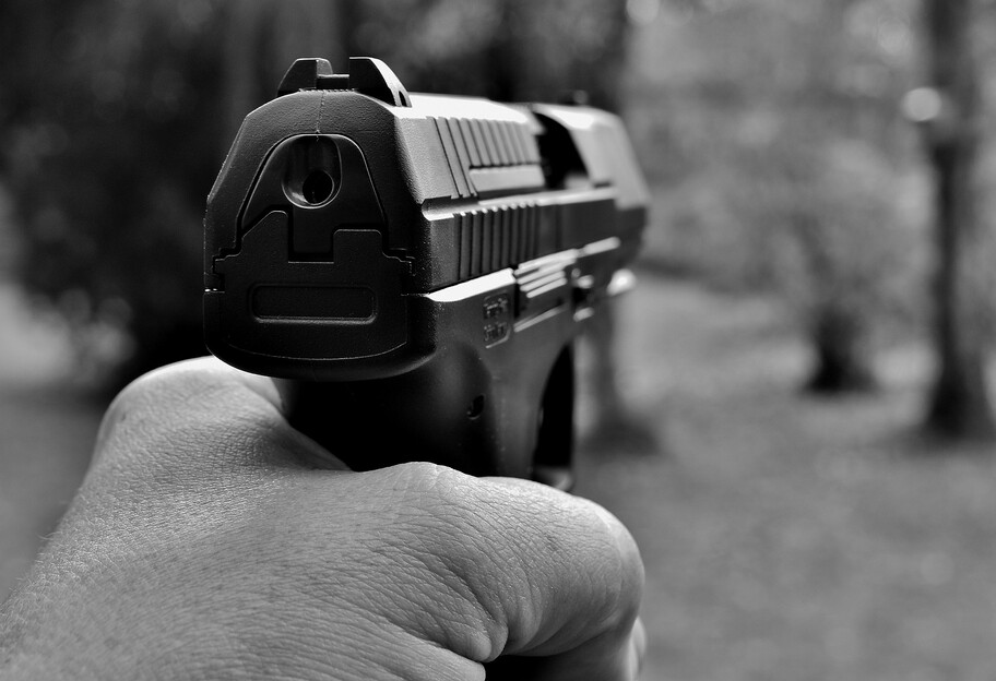 Стрілянина на заправці у Івано-Франківщині - постраждало двоє людей - фото - фото 1