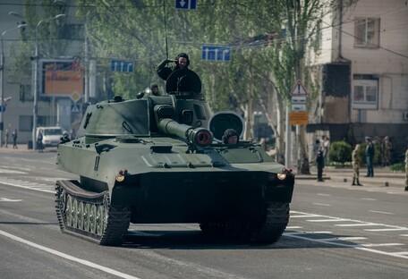 Оккупанты на репетиции парада в Донецке показали новую технику из РФ (фото)