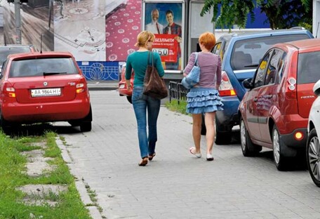 Житель Киева повредил авто «героя парковки» и попался на видео