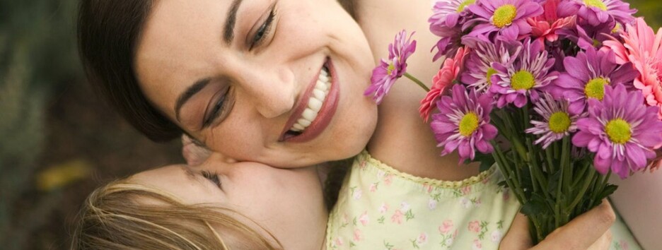 День матері: найкрасивіші картинки та привітання СМС