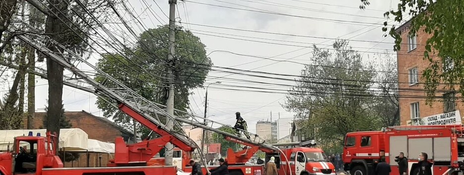 Масштабна пожежа у Вінниці: всіх пожежних відправили на місце НП (фото і відео)