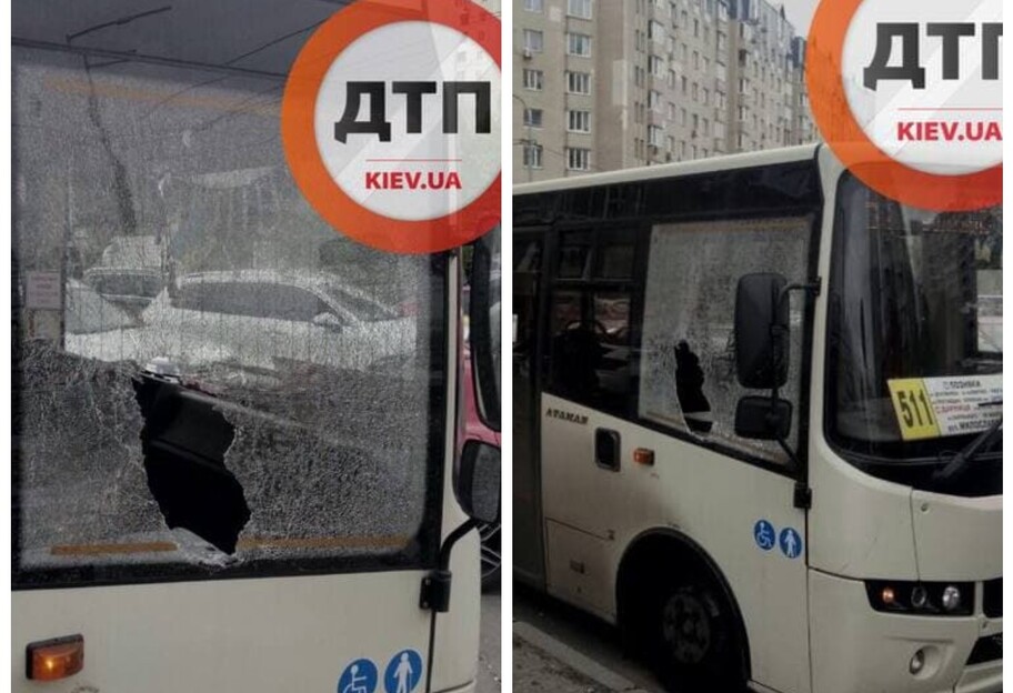 У Києві водій легковика розбив скло у маршрутці - фото - фото 1