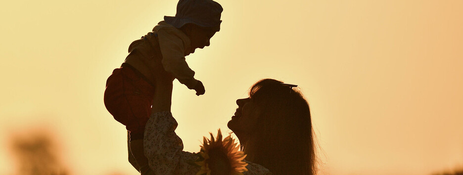 Сегодня День матери: откуда взялся этот праздник, интересные факты и традиции