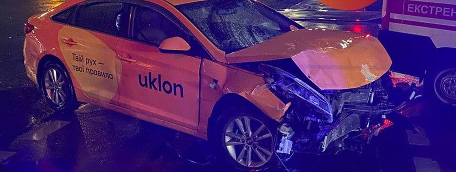 У Києві авто служби таксі Uklon потрапило в ДТП (фото)