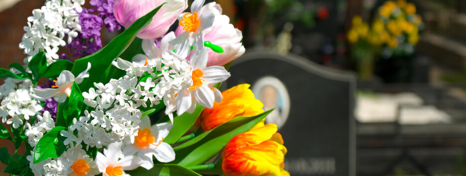 Поминальні дні у Києві: коли будуть відкриті кладовища і як до них доїхати