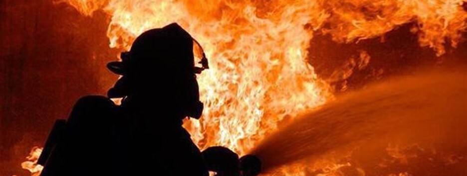 Из горящей квартиры в Киеве спасли двух человек (фото)