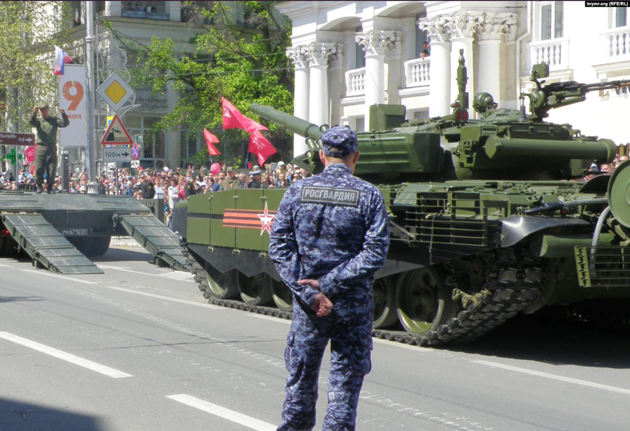 День победы 2021 - в Севастополе отметили с военной техникой и юноармийцами - фото - фото 1