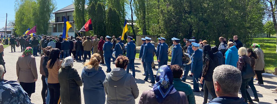 На Полтавщине попрощались с военным, которого смертельно ранили на Донбассе (фото)