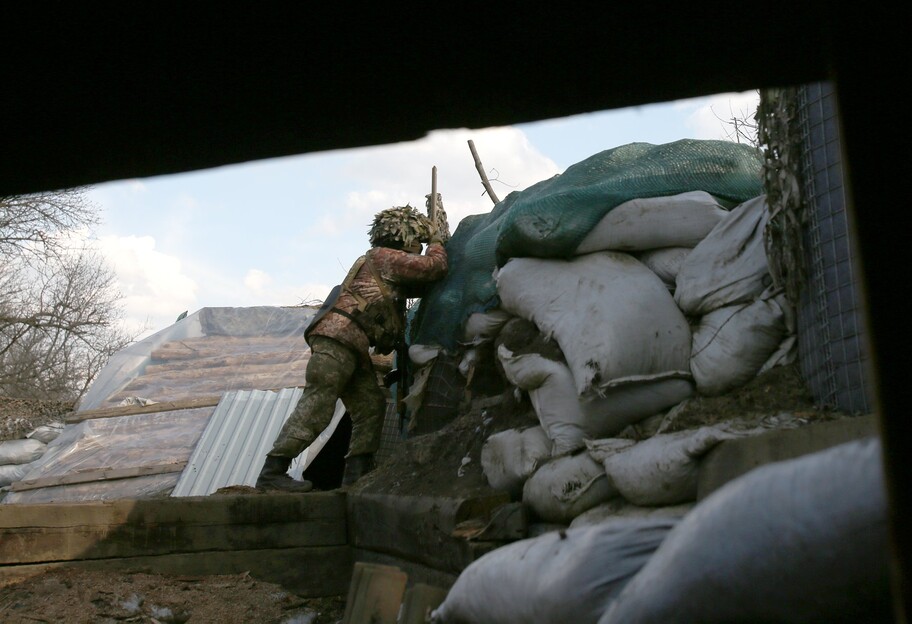 Війна на Донбасі - обстріл позицій 10 бригади ЗСУ зняли на відео - фото 1