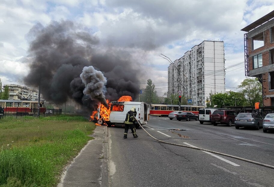 В Киеве горела Газель - фото - фото 1