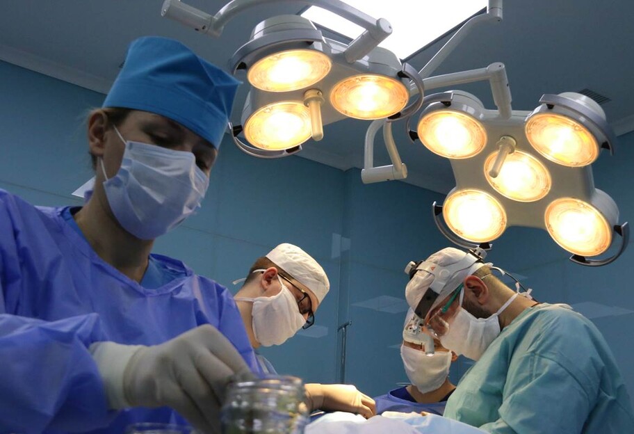 Удалили опухоль весом 13 килограмм - детали операции во Львовской области - фото 1