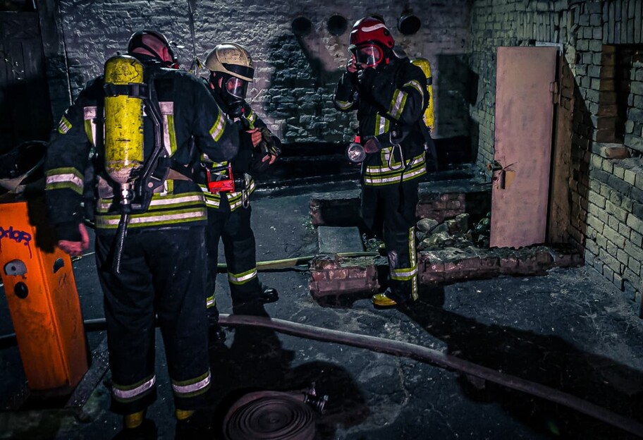 Пожежа у Києві - горів підвал у будинку Сікорського - фото - фото 1