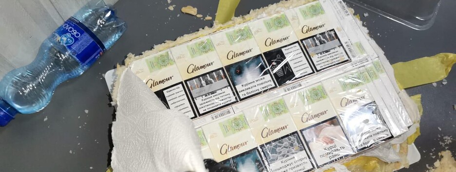  «Солодка» контрабанда: буковинець хотів вивезти цигарки у торті (відео, фото)