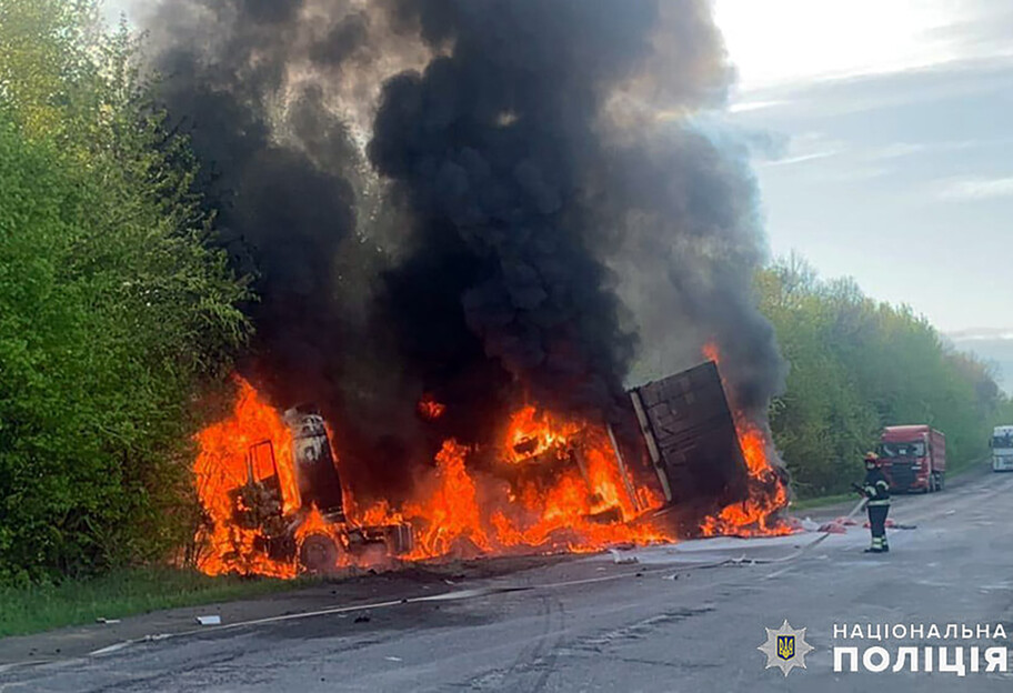 Аварія на Хмельниччині - зіткнулися і загорілися три авто - фото - фото 1