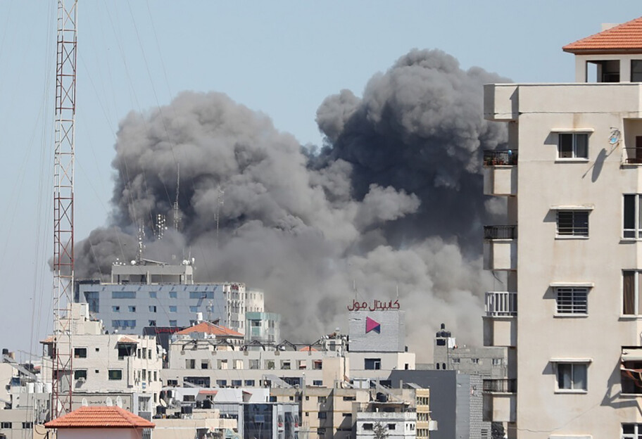 Ізраїль наніс новий удар - зруйнована вежа ХАМАС у Секторі Газа, де працювали ЗМІ  - фото 1