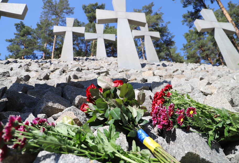 Почтение памяти жертв политических репрессий - в Киеве прошло памятное мероприятие - фото - фото 1
