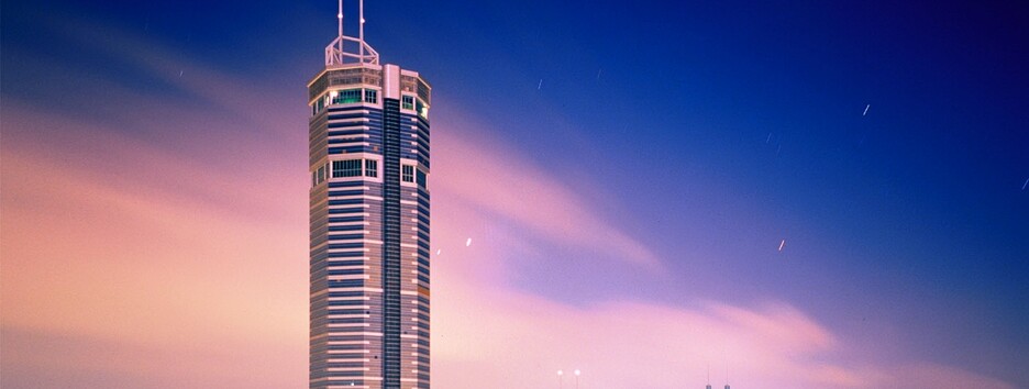 У Китаї без землетрусу затряслася 350-метрова будiвля: люди бігли в паніці (відео)