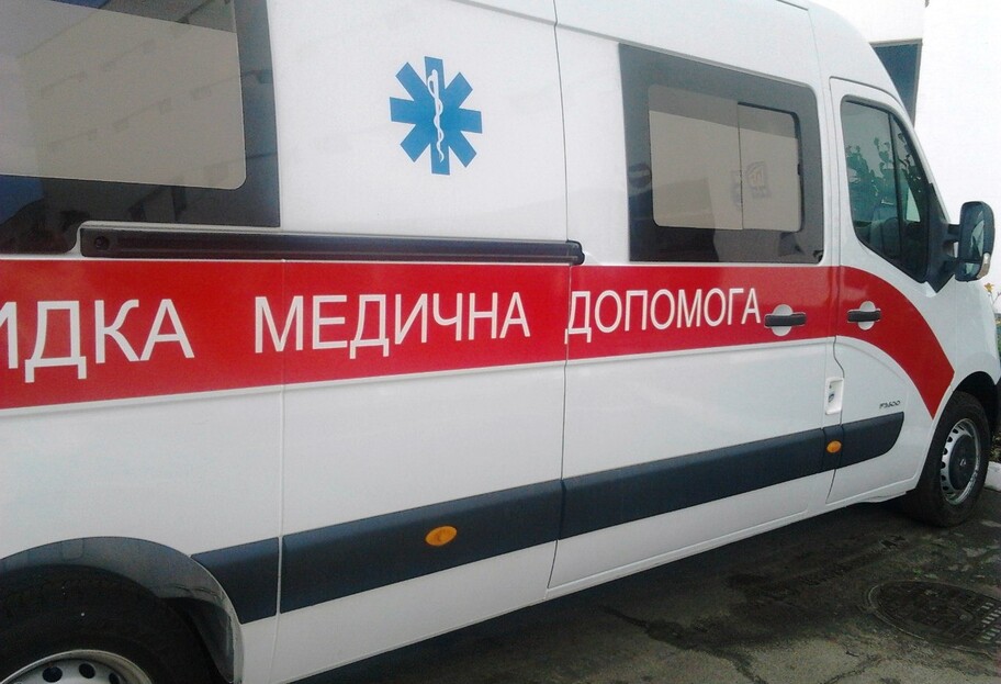 ДТП в Киеве - женщина-водитель не пропустила скорую - видео - фото 1