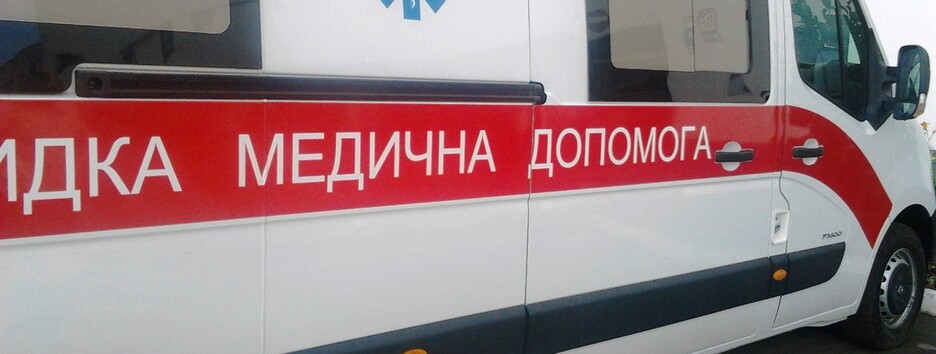 У Києві «швидка» поспішала на виклик і потрапила в ДТП - виник конфлікт (відео)