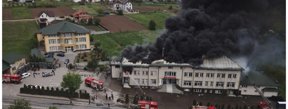 Мощный пожар на Буковине тушили 23 машины: дымом затянуло всю округу (фото и видео)