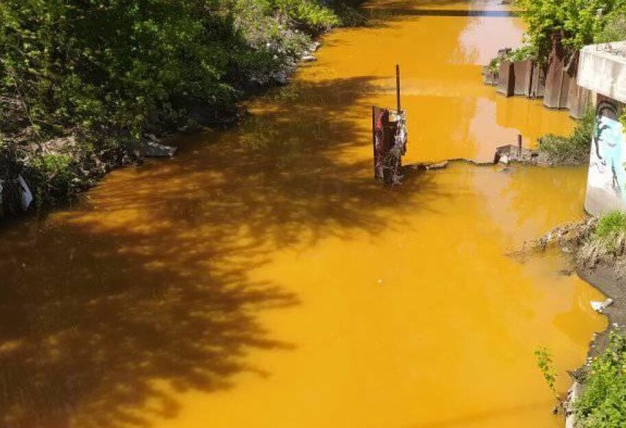 Река Лыбидь в Киеве стала желтой - в КГГА объяснили причины - фото 1