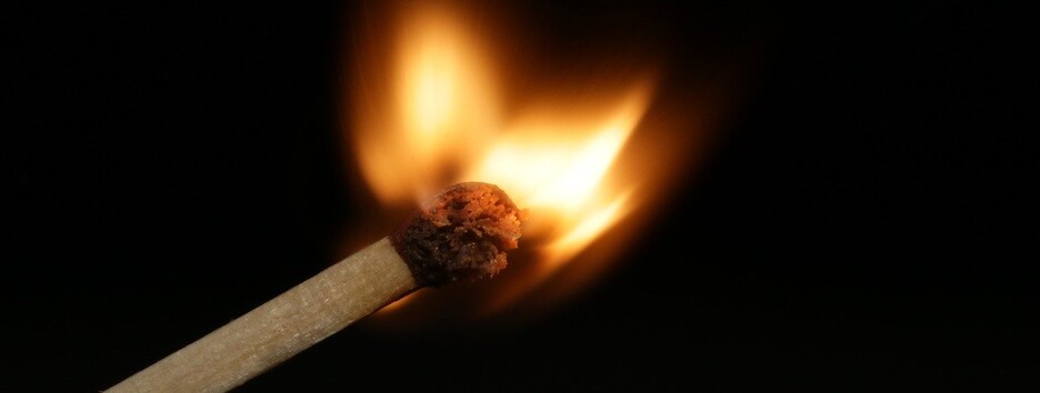 У Росії пенсіонер прийшов на пошту і спалив себе зі словами «щоб ви всі здохли»