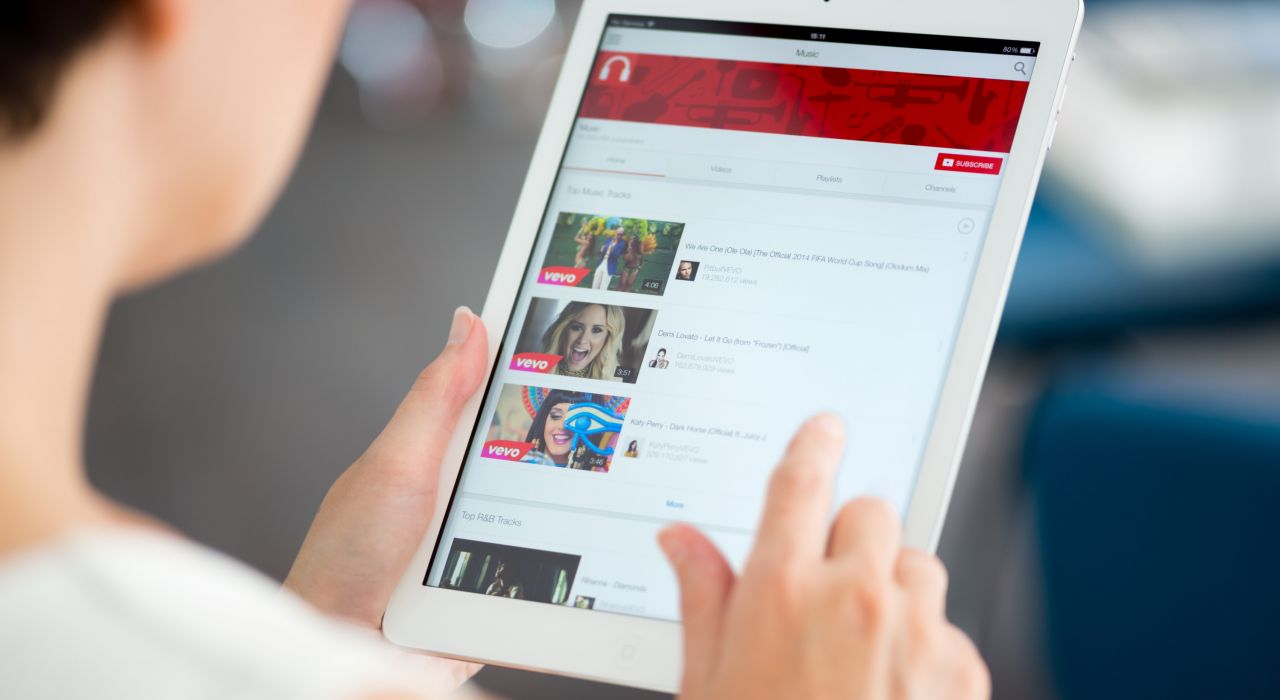YouTube собирается убрать самый раздражающий рекламный формат