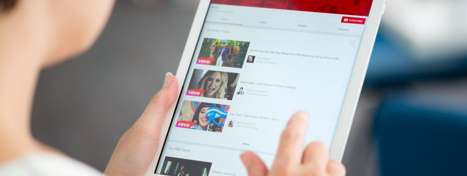 YouTube собирается убрать самый раздражающий рекламный формат