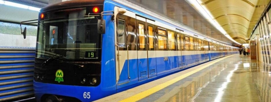 У київському метро влаштували вечірку з танцями під гучну музику (відео)