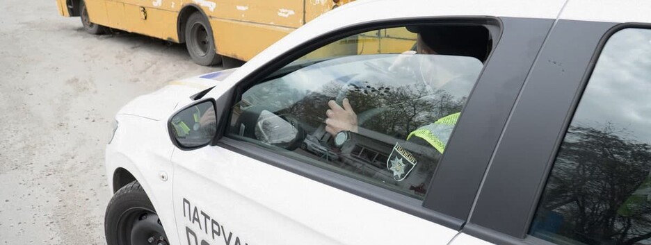 Масштабне ДТП у Києві паралізувало рух на двох вулицях фото
