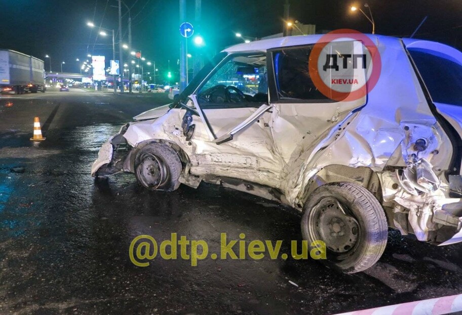 ДТП в Киеве - на проспекте Степана Бандеры произошла авария, есть пострадавшие - фото - фото 1